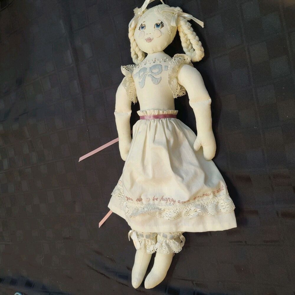 HANDCRAFTED 1984 CANDLEWICK EMBROIDERED 18" RAG DOLL